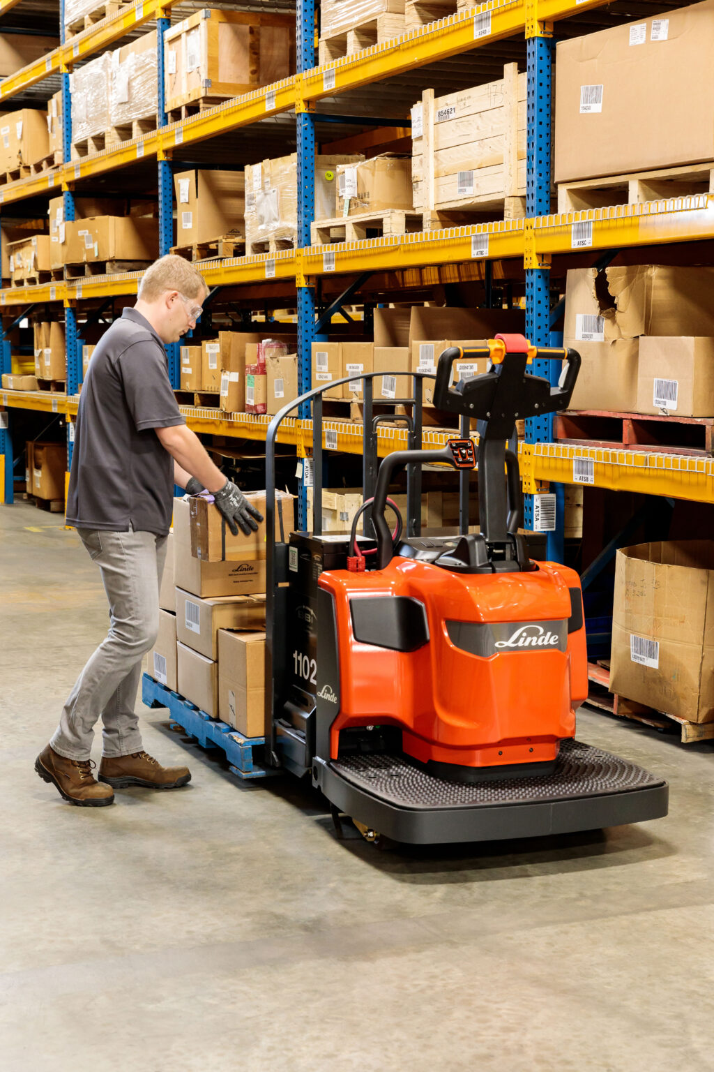 Product Spotlight: 1101 Linde Electric Walkie / Rider Pallet Truck ...